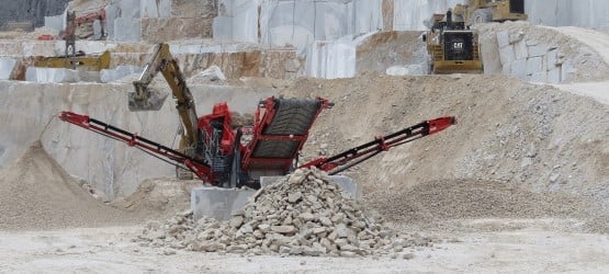 Sandvik QE341 Mobile scalper working in Italy