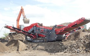 QE441 Free Flow scalping screen from Sandvik Mobile Crushers and Screens