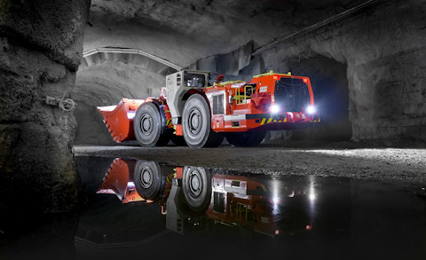 Toro™ LH517i underground loader in mine