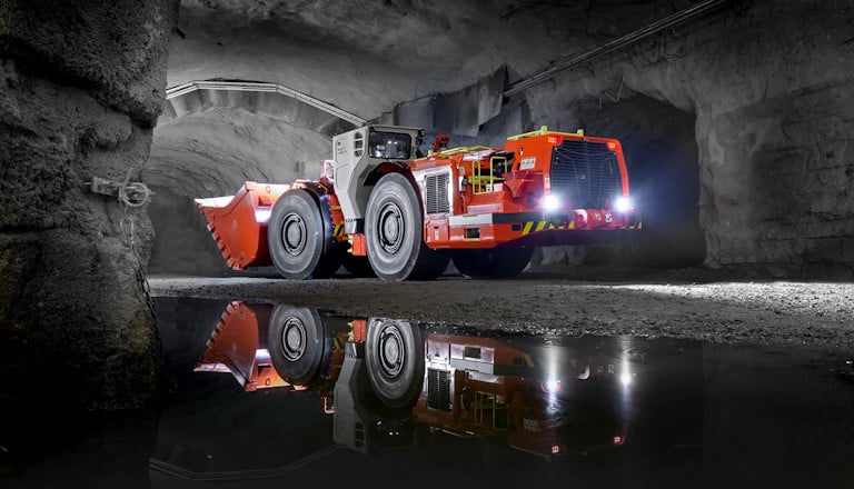 Toro™ LH517i underground loader in mine