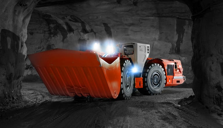  Toro™ LH621i underground loader in mine