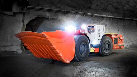 LH517i loader in mine