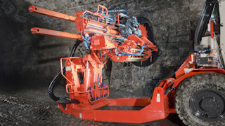 DL421 Longhole drill rig drilling module rotation