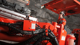 DT621 Tunneling jumbo safe operator's environment